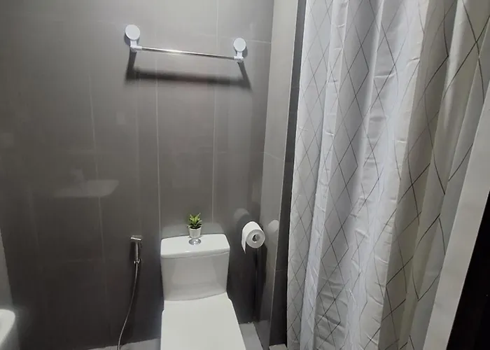 Aparthotel Pine3s Turf Manila