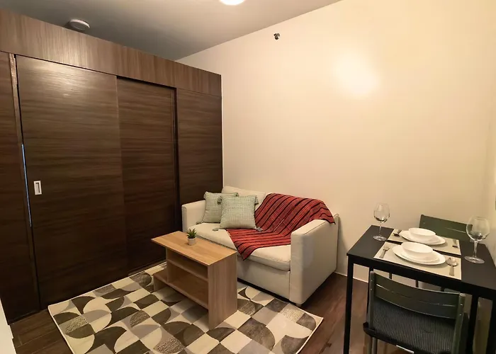 Aparthotel Pine3s Turf Manila
